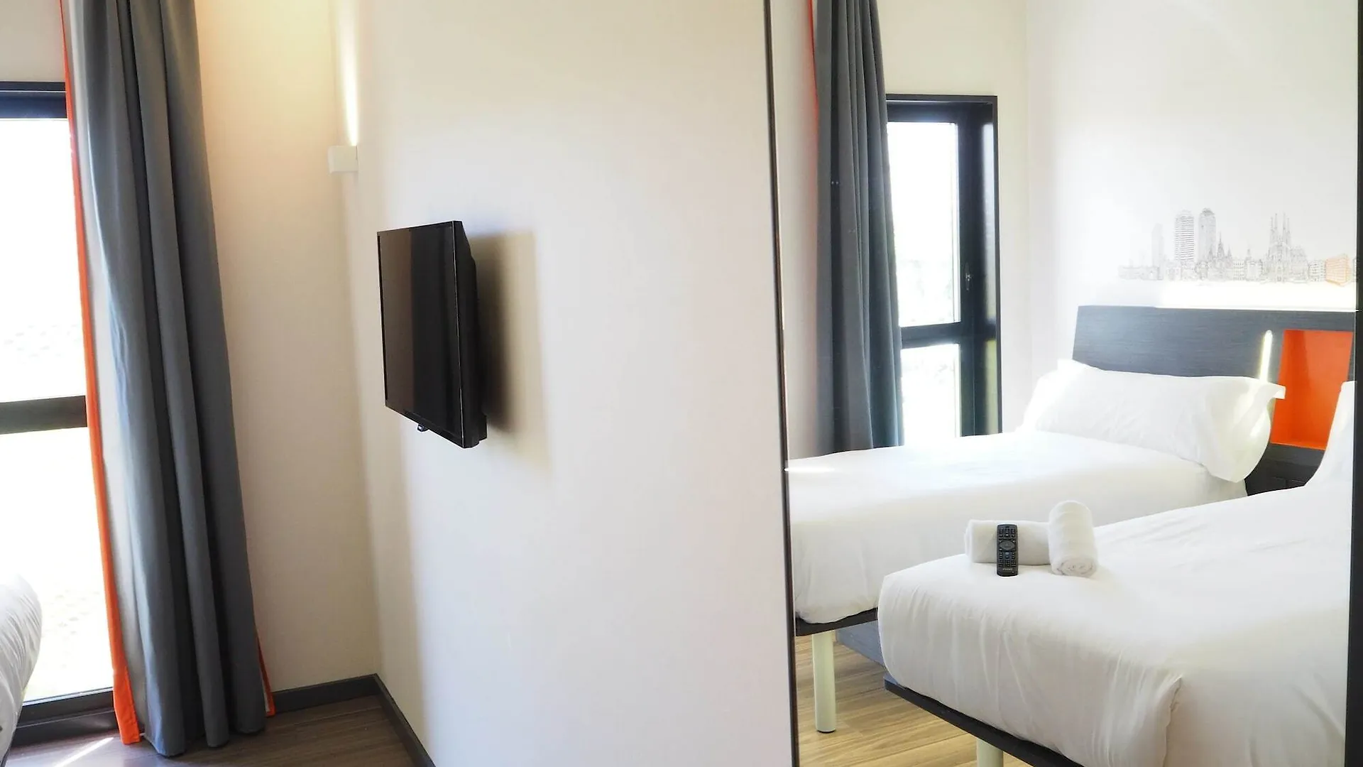 Easyhotel Barcelona Fira L'Hospitalet de Llobregat Hotel