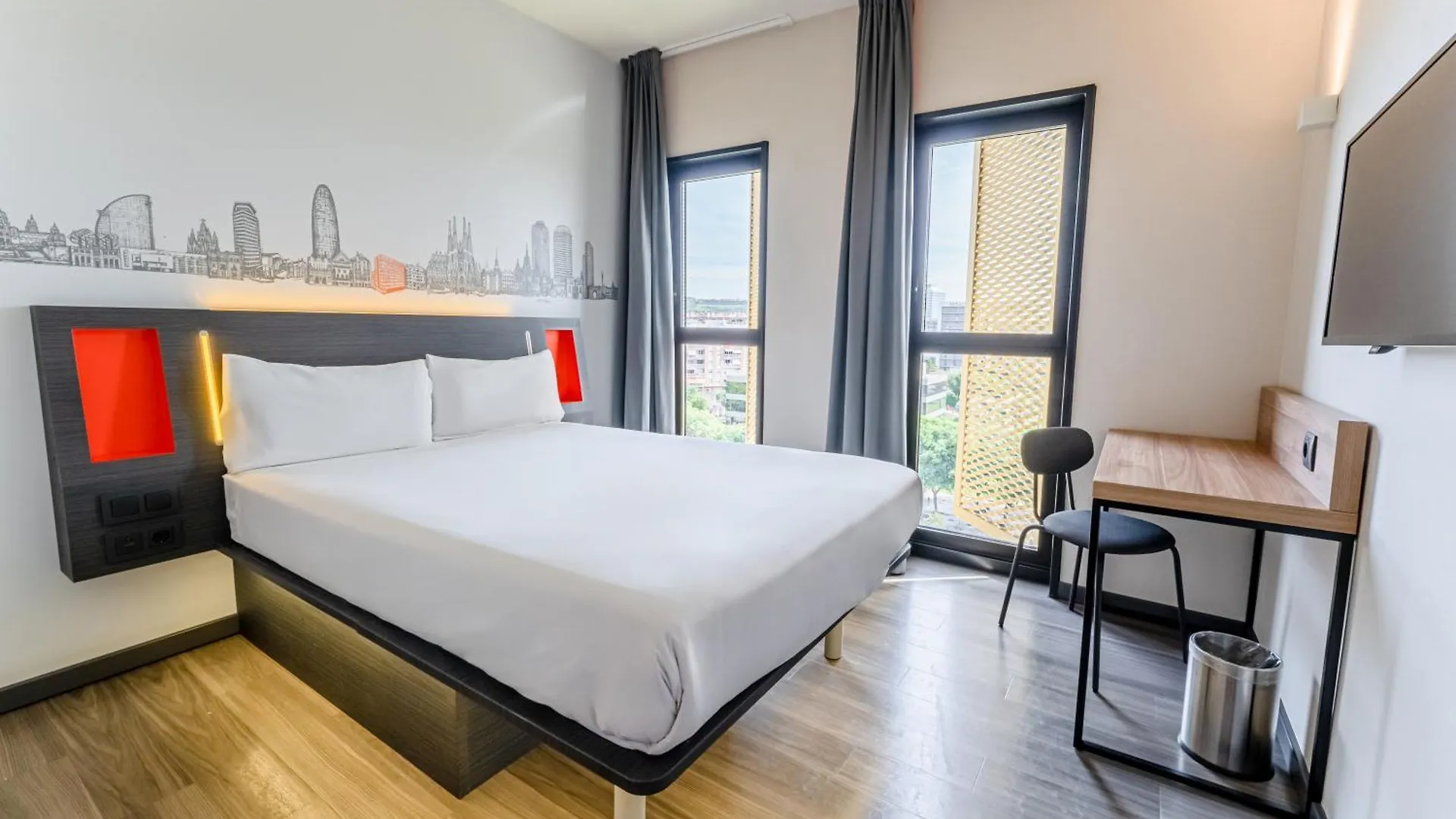 Easyhotel Barcelona Fira L'Hospitalet de Llobregat Hotel